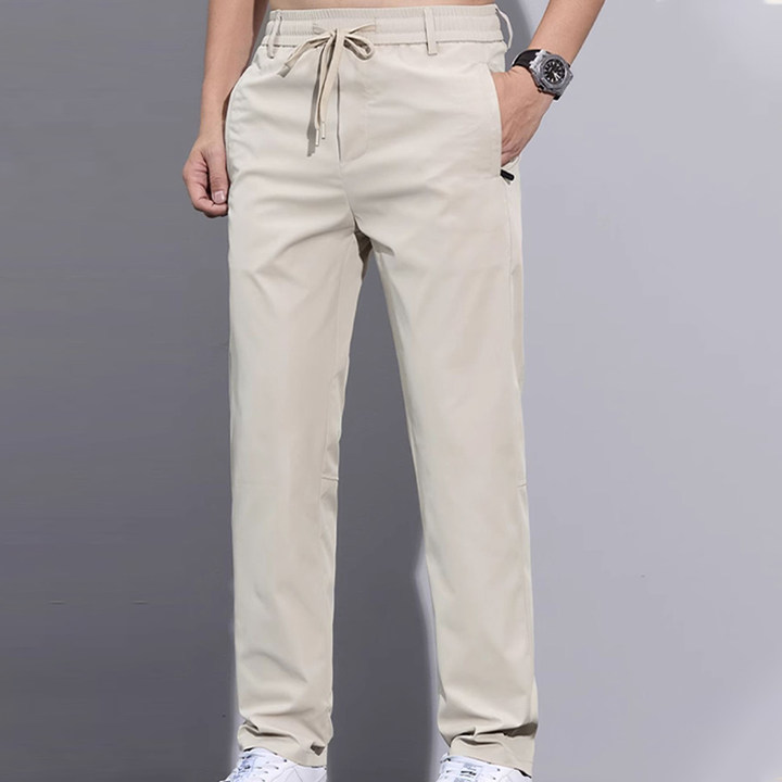 Pantalones de pierna recta causal de los hombres.