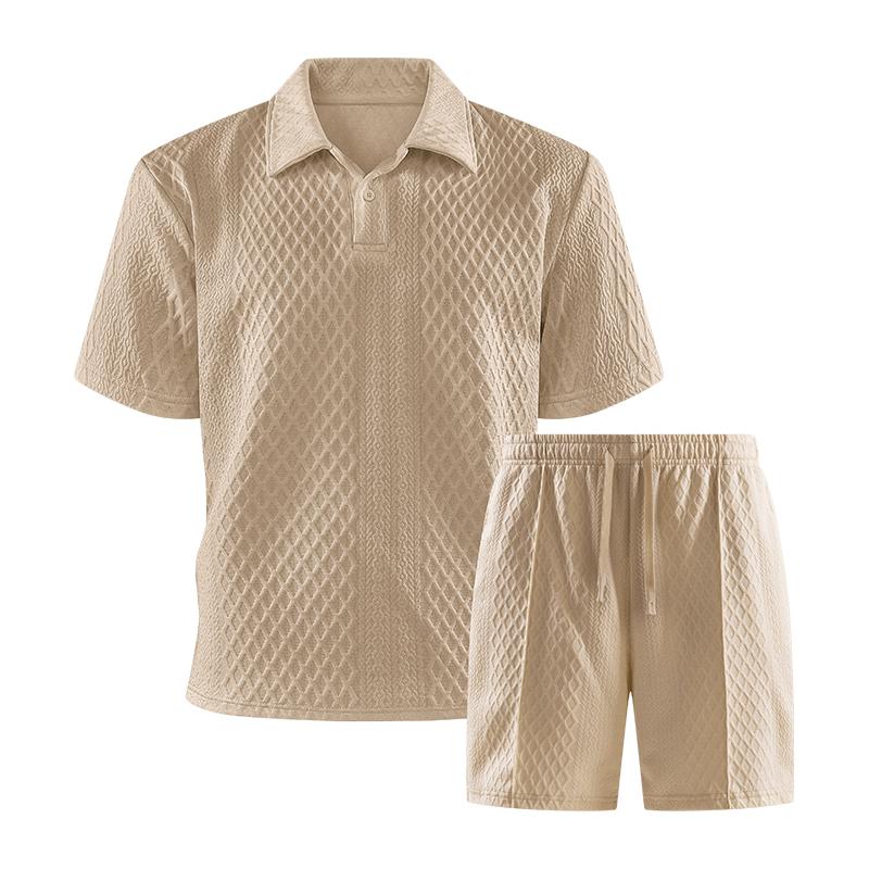 Mænds ensfarvede poloshirt og shorts med snoretræk - et behageligt, åndbart todelt outfit velegnet til hverdagsbrug udendørs; sommer herretøj.