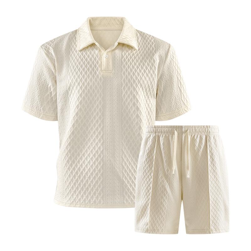 Mænds ensfarvede poloshirt og shorts med snoretræk - et behageligt, åndbart todelt outfit velegnet til hverdagsbrug udendørs; sommer herretøj.