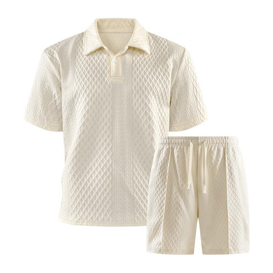 Mænds ensfarvede poloshirt og shorts med snoretræk - et behageligt, åndbart todelt outfit velegnet til hverdagsbrug udendørs; sommer herretøj.