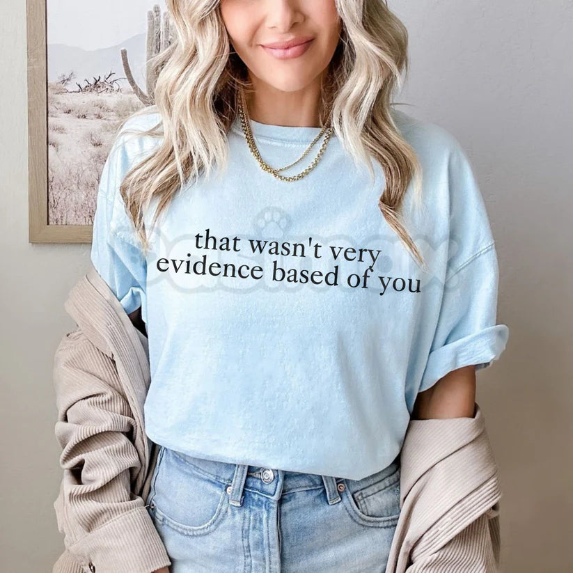 "Dat was niet erg op bewijs gebaseerd op jou" grappig T-shirt - sarcastisch wetenschaps grafisch T-shirt, premium 100% katoenen academische humor top, zacht doorleefd zwaargewicht data nerd shirt, gemaakt in de VS