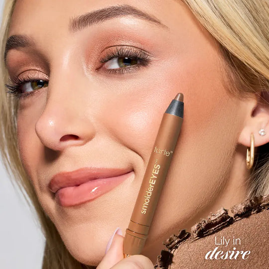 2-in-1 Eye Shadow and Eyeliner with Blending Brush