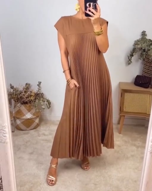 🌸Seasonal Sale-49%OFF👗Sleeveless pleated simple solid color dress