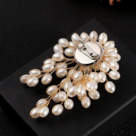 ✨Ladies' high-end exquisite handmade pearl brooch