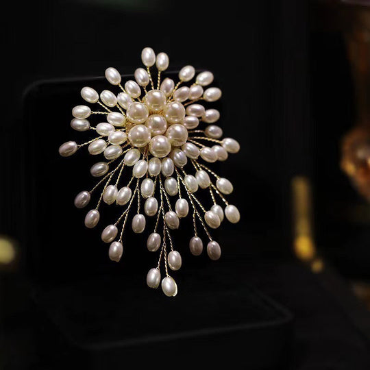 ✨Ladies' high-end exquisite handmade pearl brooch