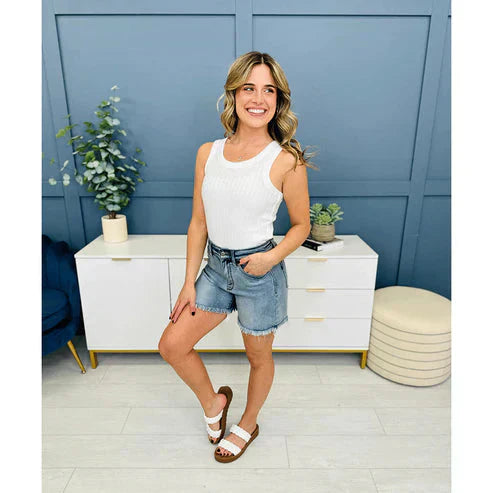 💖Zeitlich begrenzter Verkauf: 50 % Rabatt🩳High Rise Cut-Off-Jeansshorts mit ausgefranstem Saum