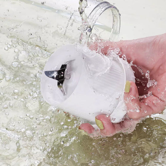 Przenośny blender osobisty z możliwością ładowania w kubku na sok