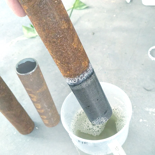 Metallin rasvanpoistoaine ja ruosteenpoistoaine