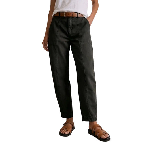 Vielseitige, schmal zulaufende Hose 👖 Hochgeschnitten und figurbetont, praktische Taschen, knitterfreies Material, zaubert optisch längere Beine 📏